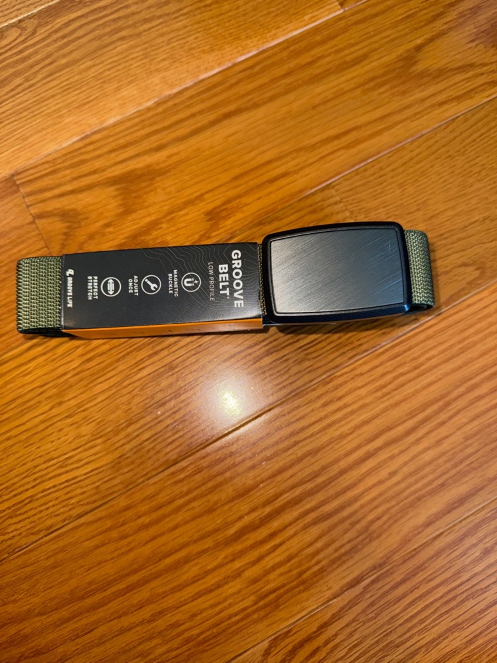 NWT men’s army green slim groove life belt.